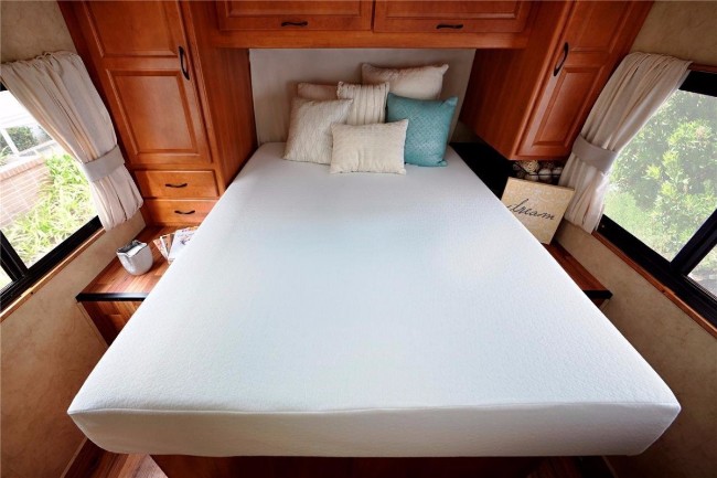 10 Tips To Buying The Best Sleeper Or Extended Cabin Truck 